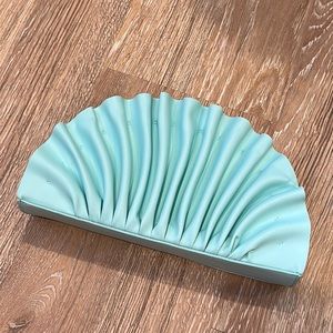 Turquoise Cluth